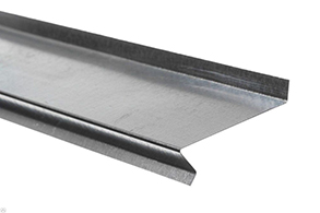Отлив оцинкованный оконный изготовленный из листа металла толщиной 0,45 мм